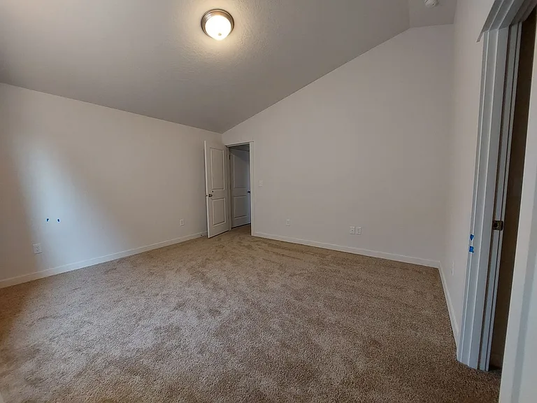 1013 Maple Dr W — Photo 12