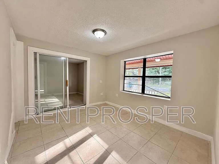 1900 Adair St — Photo 15