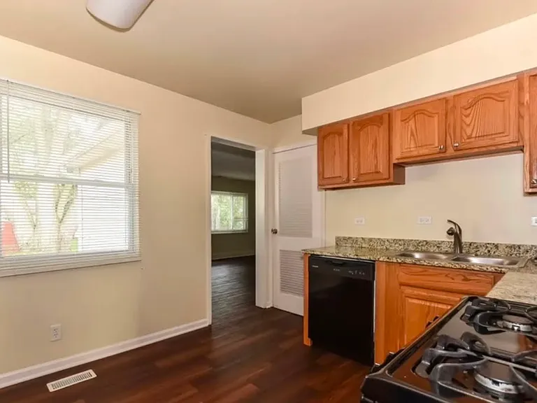 204 Valley Dr — Photo 16