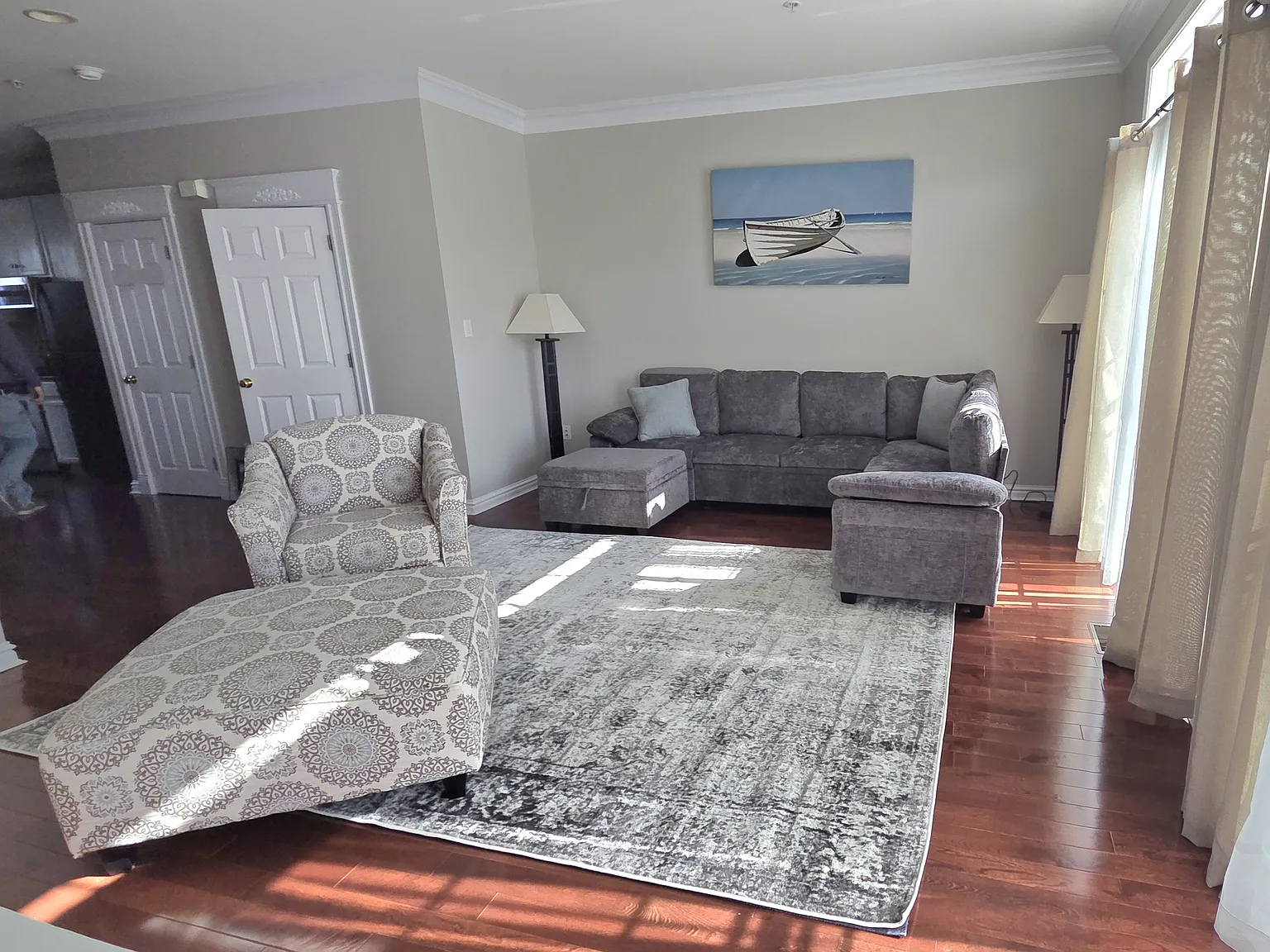 3 bed, 2.5 bath, 1440 sqft, $2,100 — Photo 3
