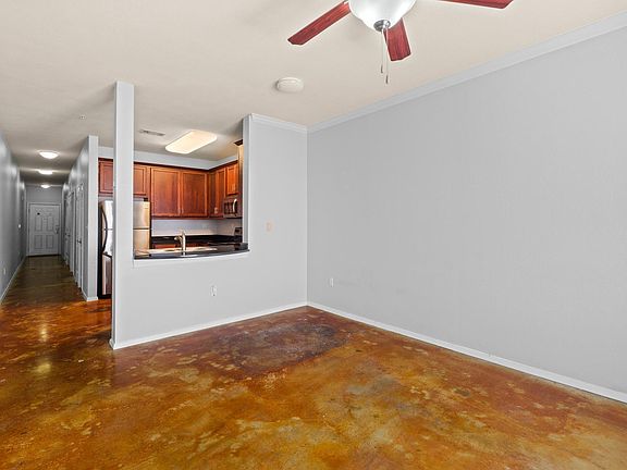 5th image of 910 W 25th St #209