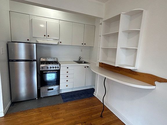 3rd image of 21 W 129th St APT 5A