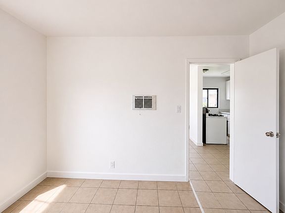 3rd image of 1829 Loma Vista St #1829