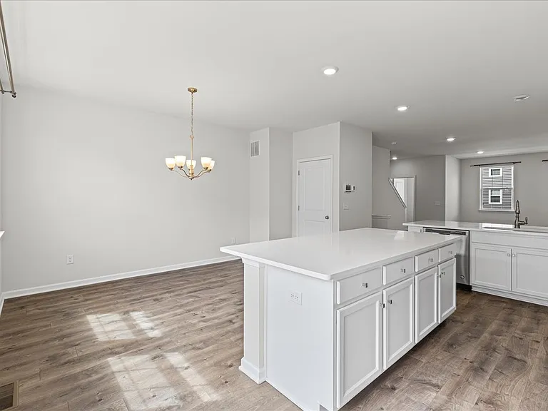 8 Venice Ln — Photo 11