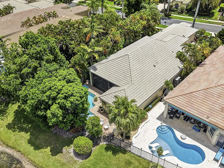 10880 Northgreen Dr — Photo 58
