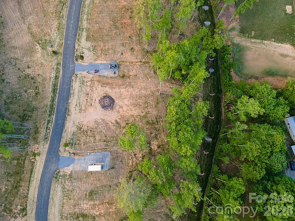 5th image of 433 Irvine Dr