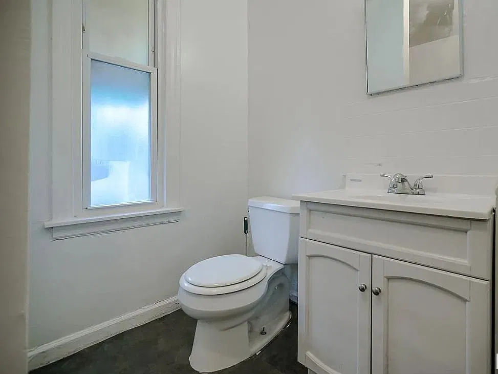 4 bed, 2.0 bath, 2033 sqft, $1,400 — Photo 4
