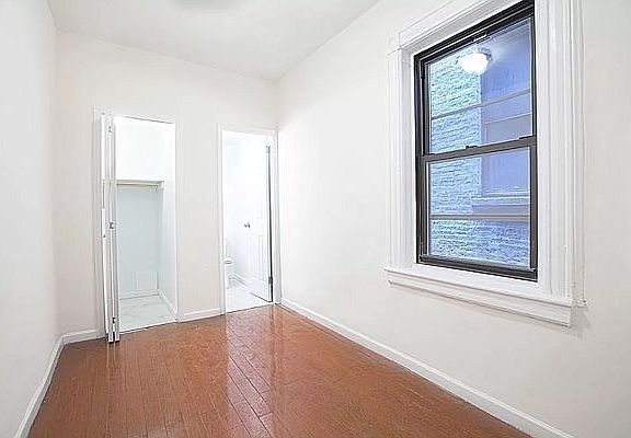2nd image of 32 Saint Marks Pl APT 4