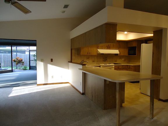 4th image of 4855 Parkway Blvd