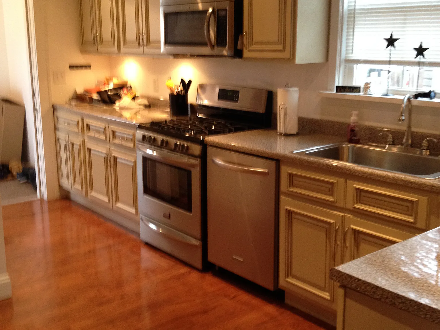 718 Floyd Ave — Photo 2