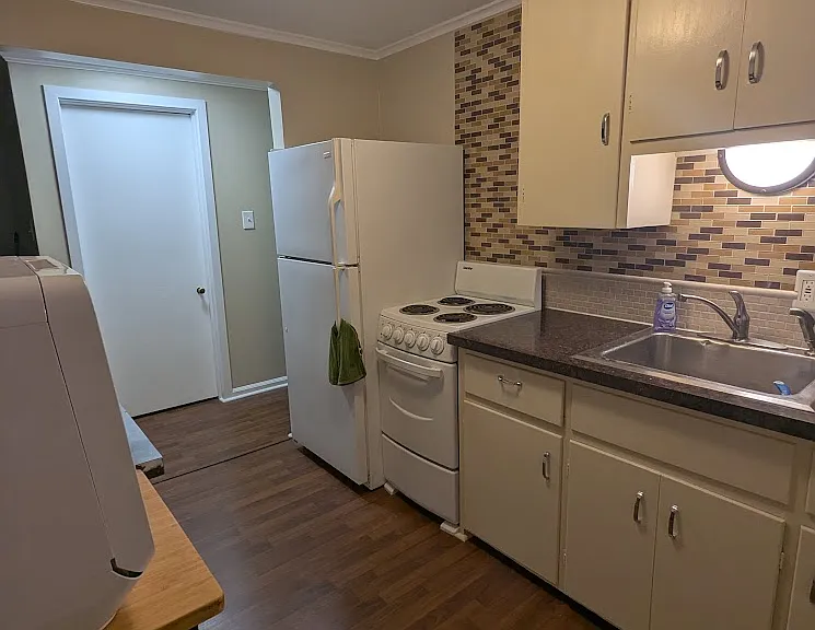 275 E Marshall St — Photo 9