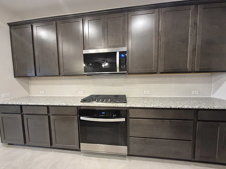 3041 Hollybrook Ln — Photo 9