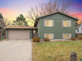 5105 E 17th St, Sioux Falls, SD 57110