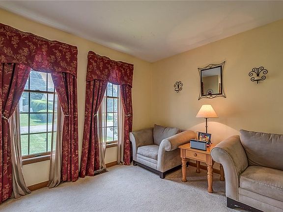 5th image of 108 Stoney Dr