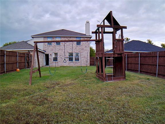 3rd image of 2918 Montague Trl