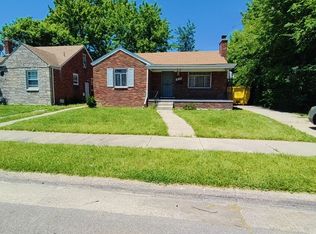 18961 Edgefield St, Grosse Pointe, MI 48236