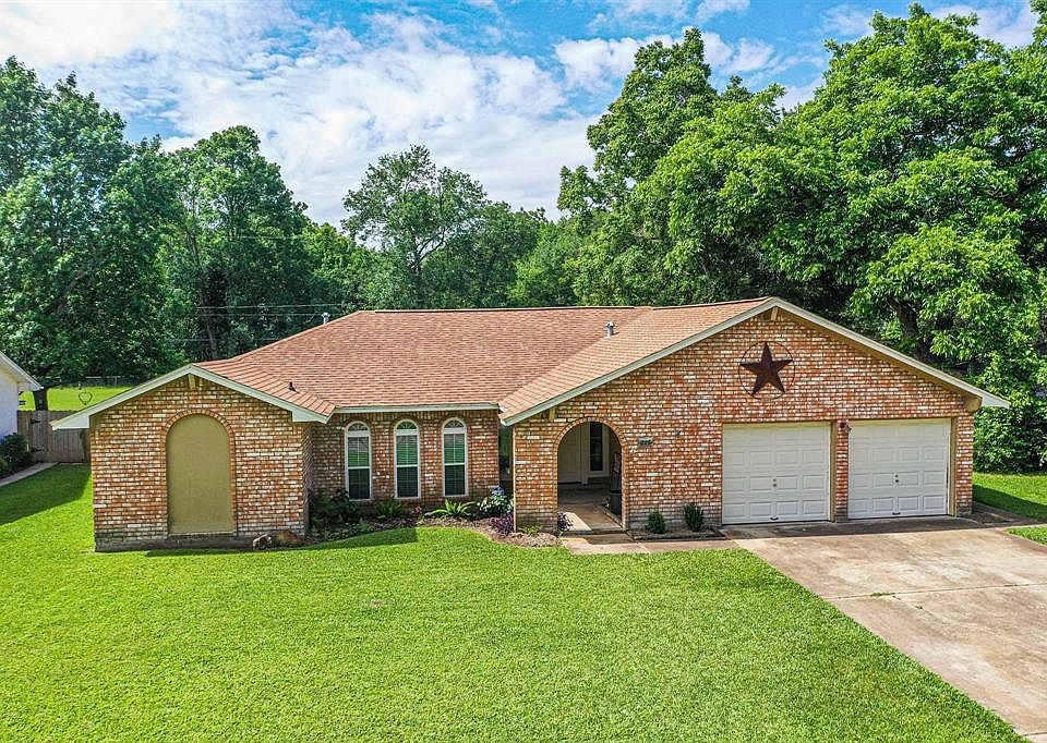 1st image of 226 Palm Ln