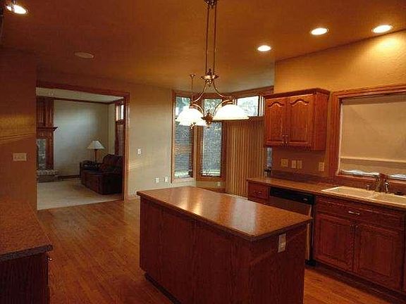 5th image of 9449 Woods Cir