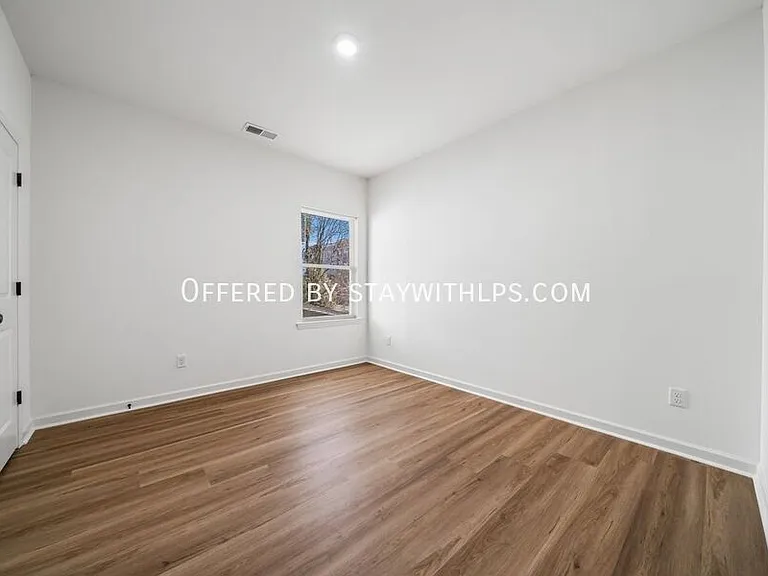 1571 Court Ave #102 — Photo 24