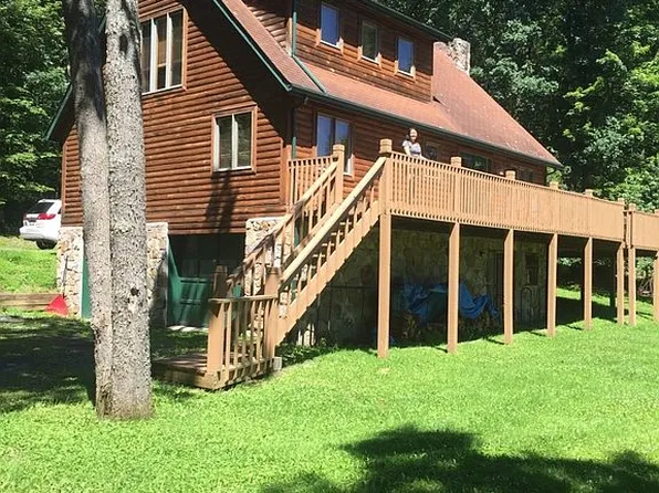 127 Paradise Hts, Oakland, MD 21550