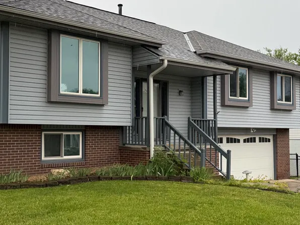 3432 Faye Dr, Bellevue, NE 68123