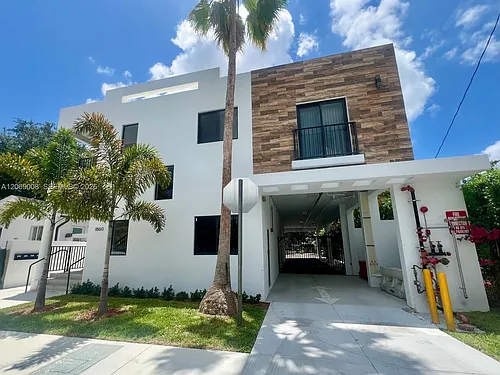 1860 NW 19th St #101 Photo 1