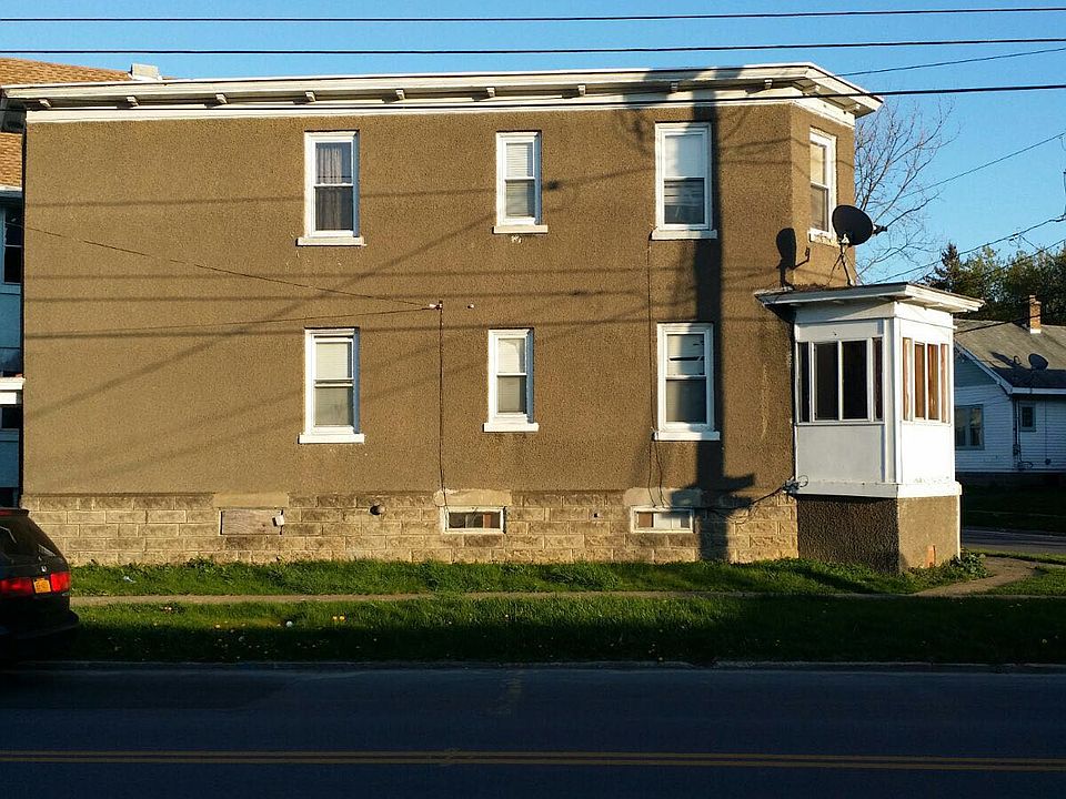 2nd image of 918 Shaw St