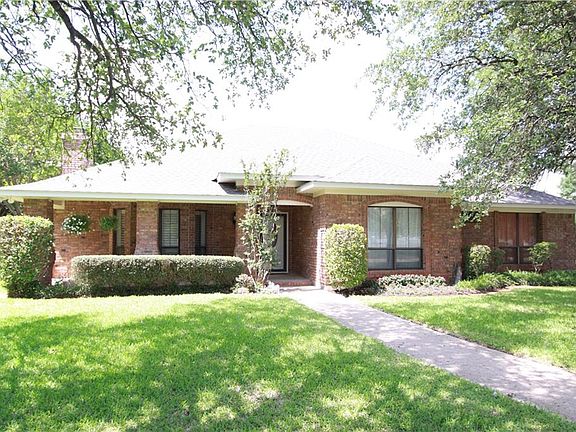 2nd image of 353 Bluebonnet Cir