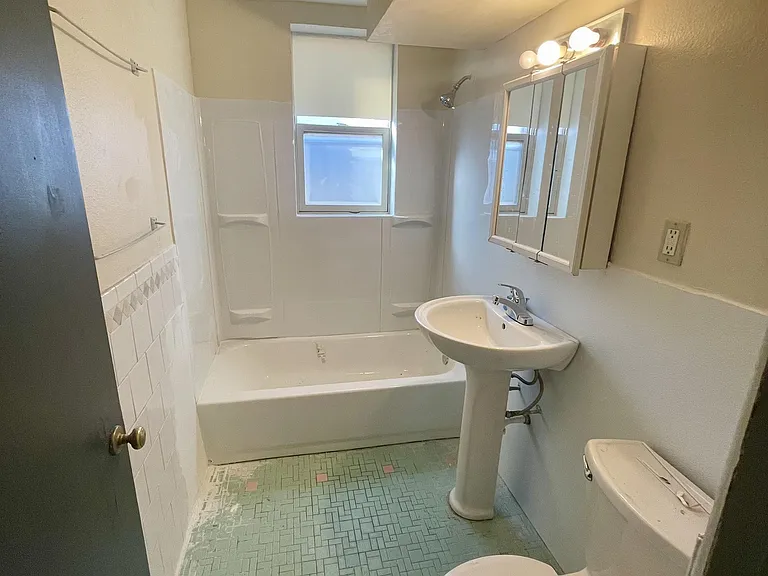 2419 Plymouth Ave N #2 — Photo 10