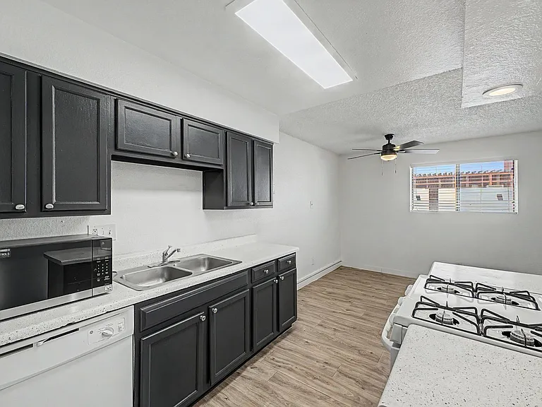 The Brentwood — Photo 2
