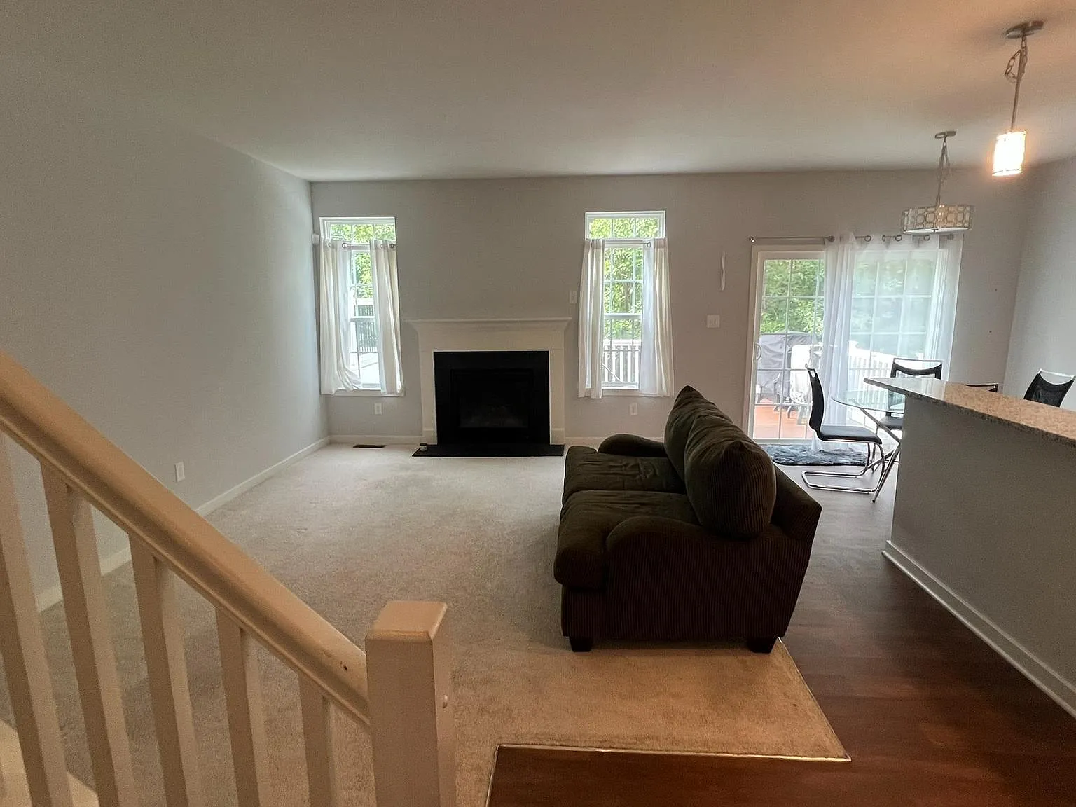 3 bed, 2.5 bath, 1561 sqft, $2,900 — Photo 2