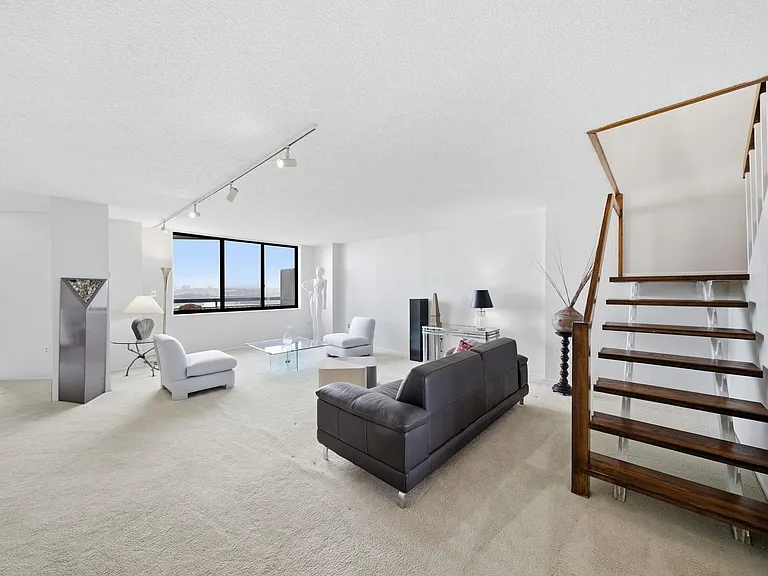 2103 Harmon Cove Tower #2103 — Photo 4