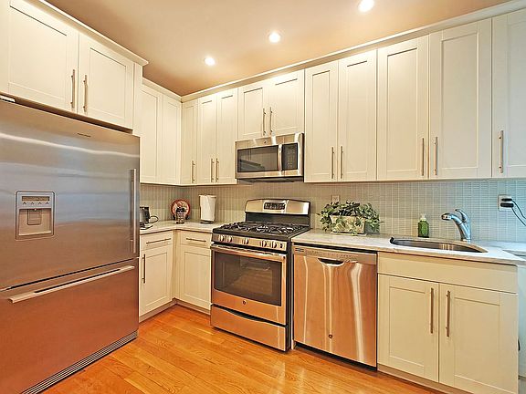 2nd image of 706 Riverside Dr APT 2B