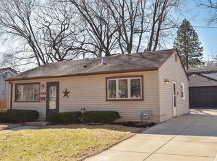 2119 Oaklawn Ave, Waukesha, WI 53188