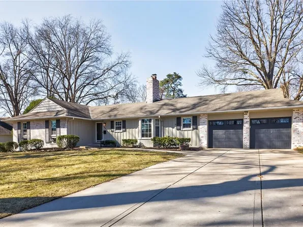 9408 Wenonga Rd, Leawood, KS 66206