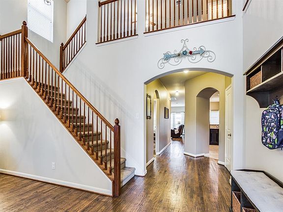 3rd image of 1102 Bexar Ave