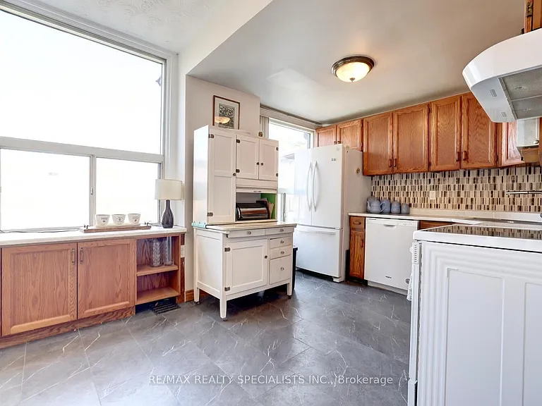 17 Foster St — Photo 18