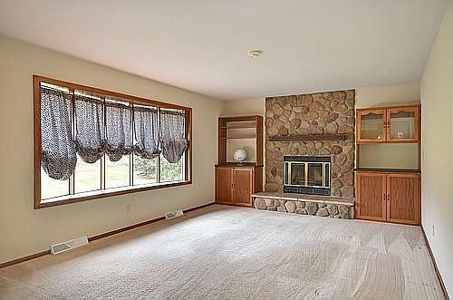 4th image of 128 W Acorn Dr