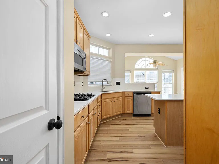 9320 Birch Cliff Dr — Photo 27