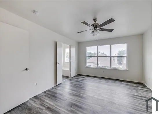 5 bed, 2708 sqft, $4,368 — Photo 4