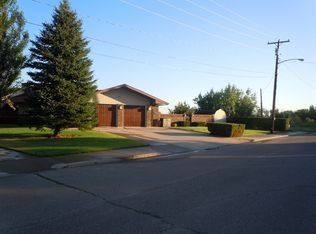 713 N River Ave, Glendive, MT 59330