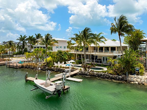 2nd image of 171 Kahiki Dr
