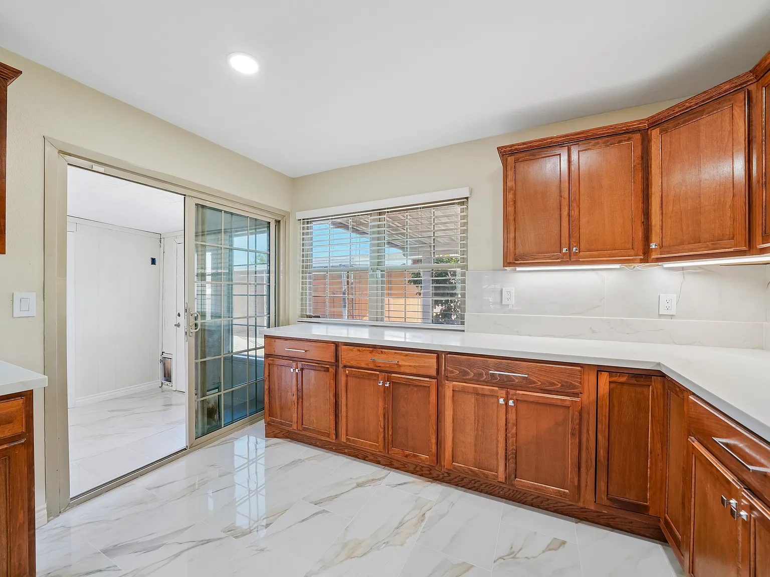 4 bed, 1308 sqft, $3,800 — Photo 4