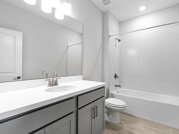 5th image of 313 Cherry Elm Dr