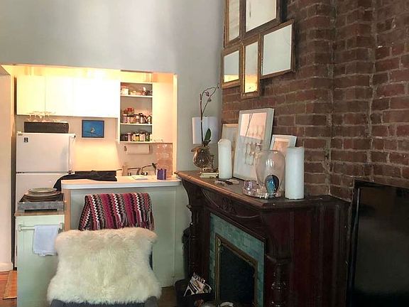 3rd image of 28 W 83rd St #5