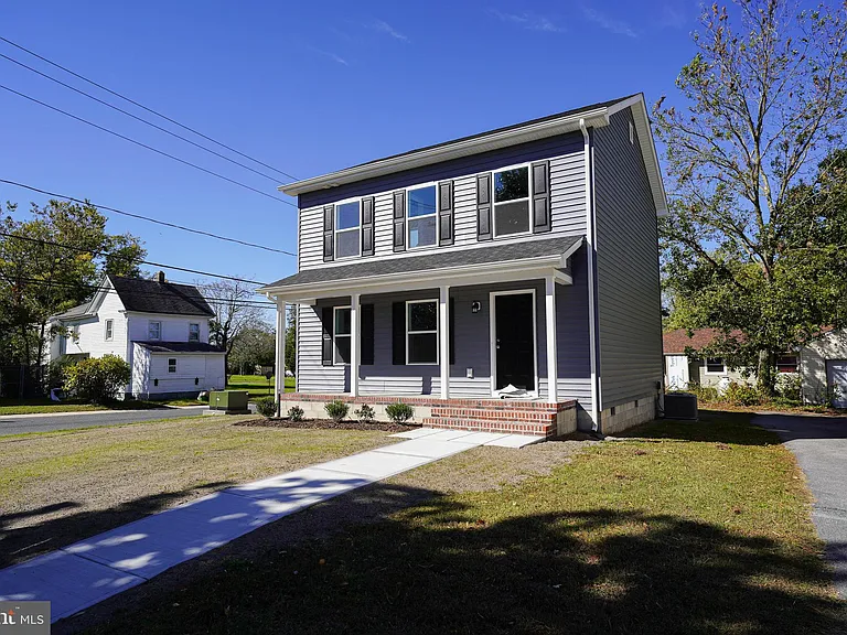 621 Cedar St — Photo 3