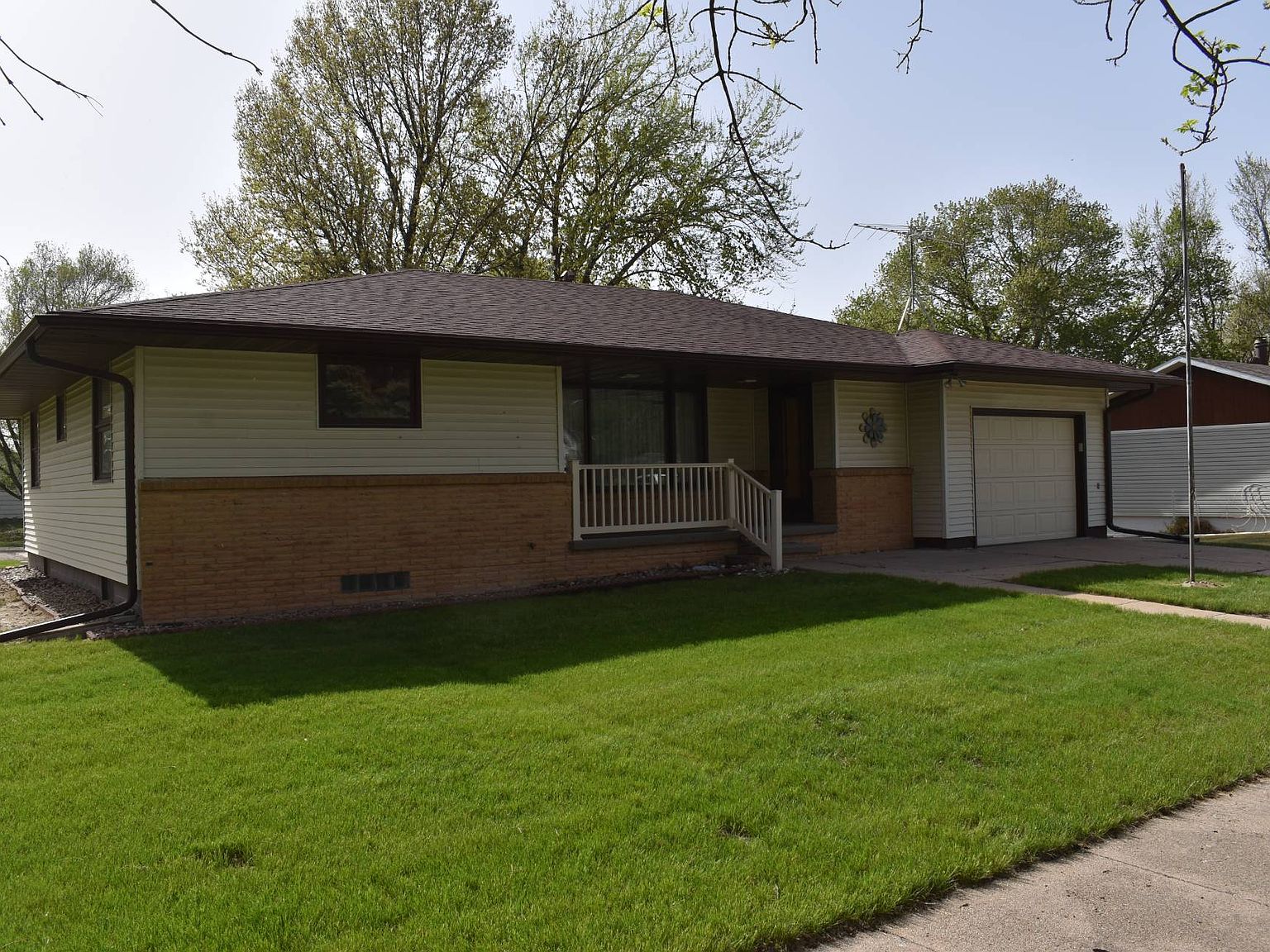317 N Jefferson St, Bruning, NE 68322 Zillow
