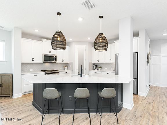 3rd image of 49 Vista Lake Cir