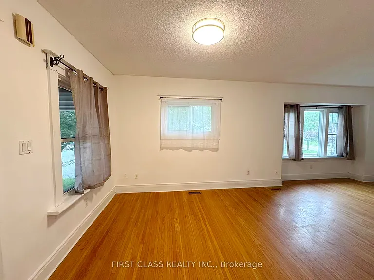 9 Grantham Ave S — Photo 11