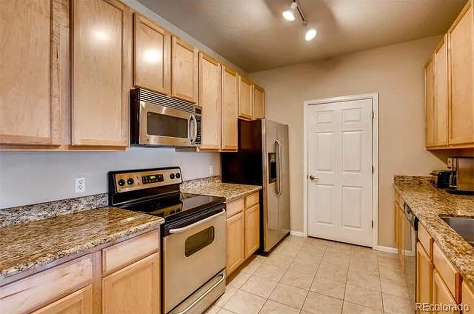 3 bed, 1291 sqft, $2,200 — Photo 2
